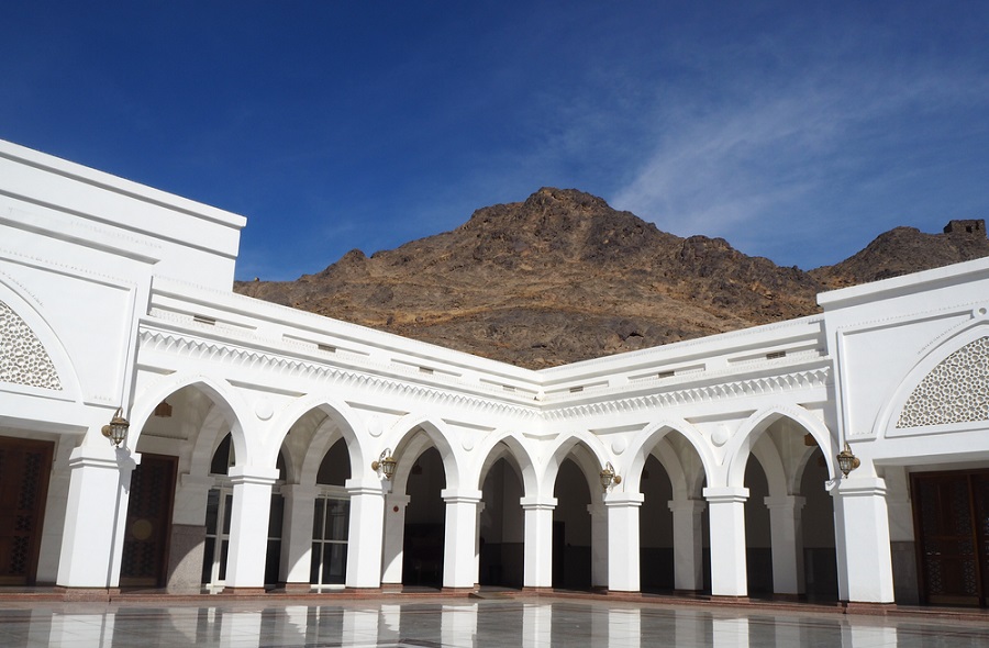 masjid-ahzab-ziyarat